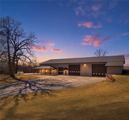 886 Henik Rd., Mt Vernon, IA 52314