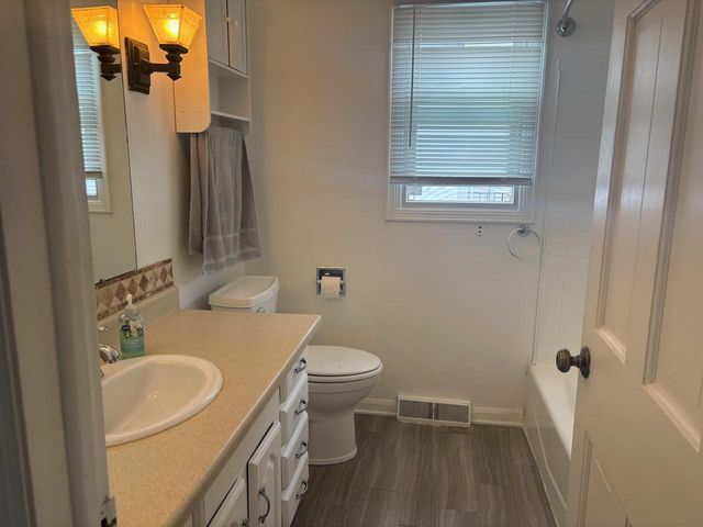 919 BISMARCK AVENUE, Oshkosh, WI 54902