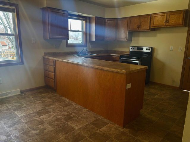 919 BISMARCK AVENUE, Oshkosh, WI 54902