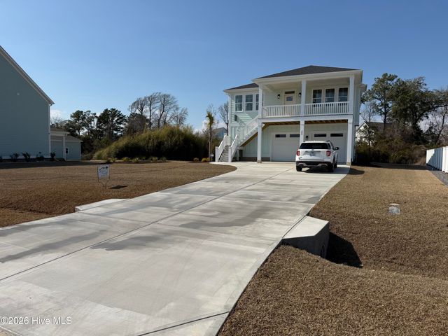 389 Coastline Circle, Swansboro, NC 28584