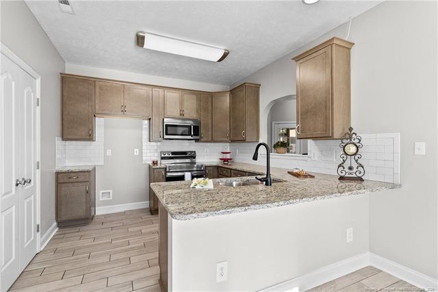 2053 yellowbrick Road, Fayetteville, NC 28314