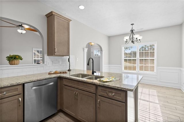 2053 yellowbrick Road, Fayetteville, NC 28314