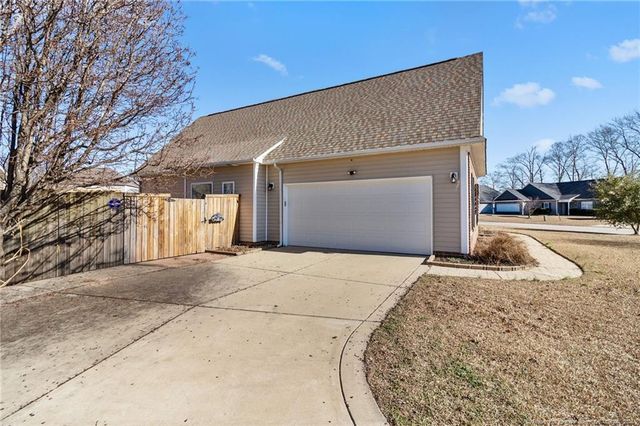 2053 yellowbrick Road, Fayetteville, NC 28314