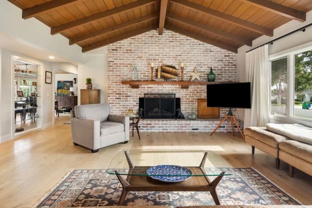 2011 Redberry, North Tustin, CA 92705