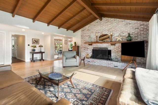 2011 Redberry, North Tustin, CA 92705