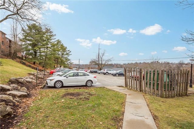 1020 Margarite Dr. H, Scott Twp, PA 15216