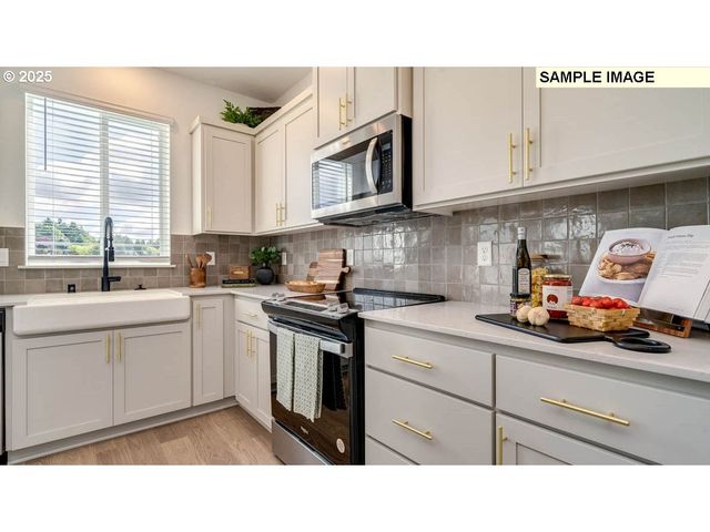 1518 W 14TH Ave, La Center, WA 98629