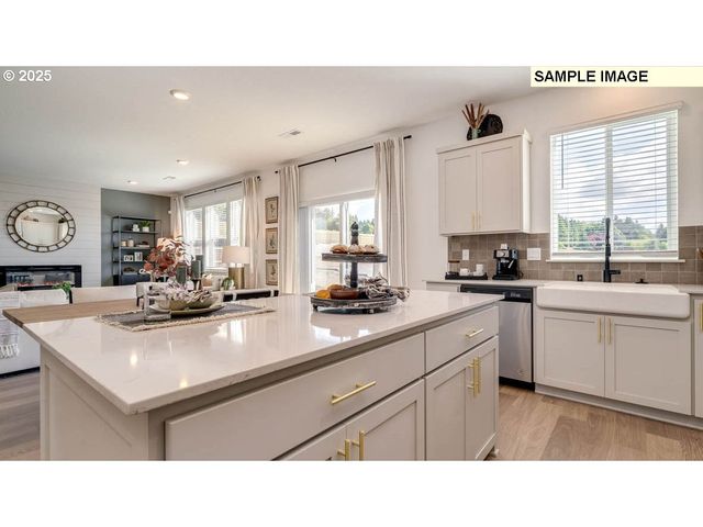 1518 W 14TH Ave, La Center, WA 98629