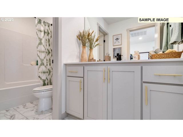1518 W 14TH Ave, La Center, WA 98629