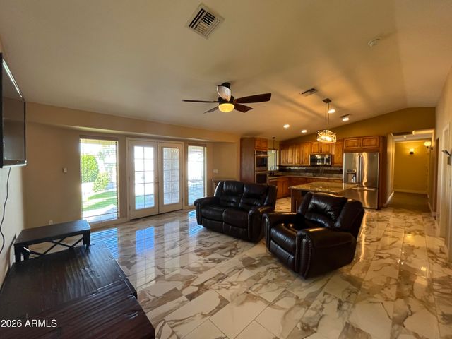 802 E ROBERTS Road, Phoenix, AZ 85022