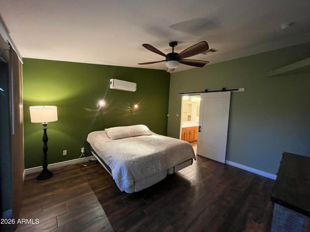 802 E ROBERTS Road, Phoenix, AZ 85022