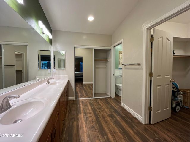 802 E ROBERTS Road, Phoenix, AZ 85022