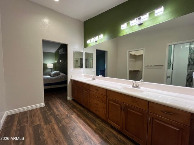 802 E ROBERTS Road, Phoenix, AZ 85022