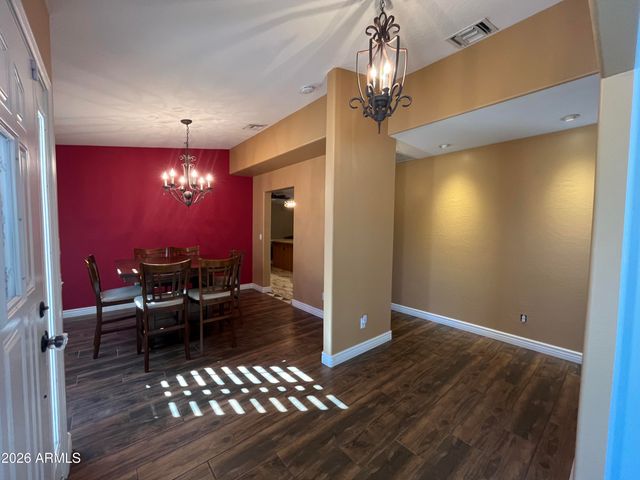 802 E ROBERTS Road, Phoenix, AZ 85022