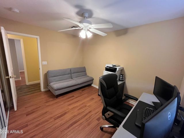 802 E ROBERTS Road, Phoenix, AZ 85022