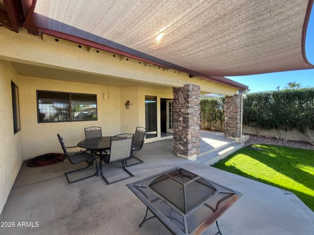 802 E ROBERTS Road, Phoenix, AZ 85022