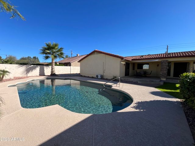 802 E ROBERTS Road, Phoenix, AZ 85022