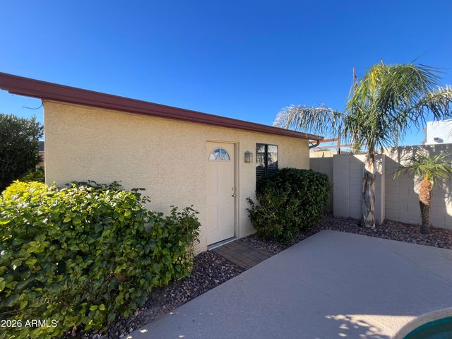 802 E ROBERTS Road, Phoenix, AZ 85022