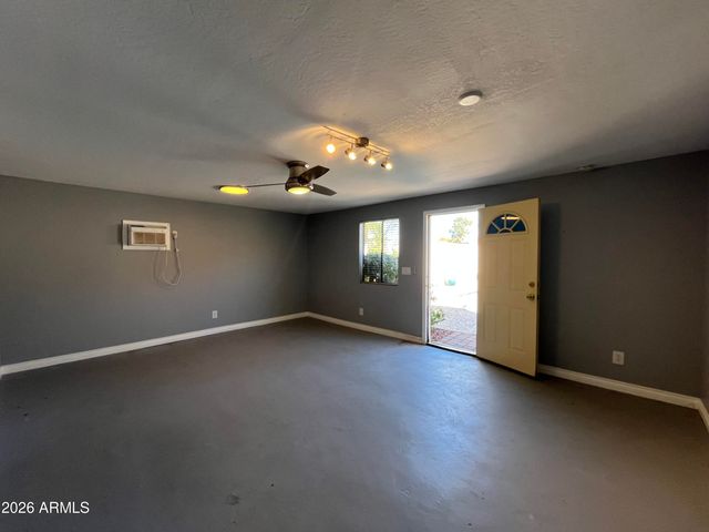 802 E ROBERTS Road, Phoenix, AZ 85022