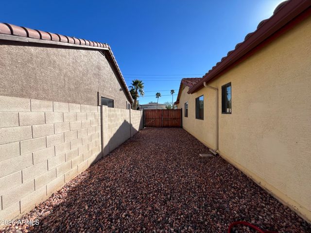 802 E ROBERTS Road, Phoenix, AZ 85022