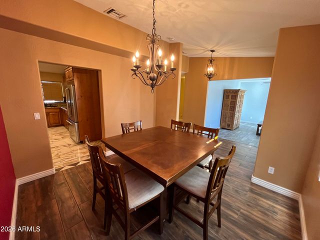 802 E ROBERTS Road, Phoenix, AZ 85022