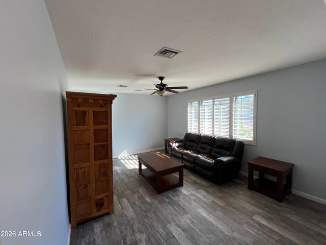 802 E ROBERTS Road, Phoenix, AZ 85022