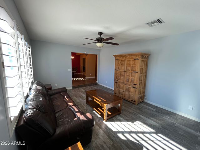 802 E ROBERTS Road, Phoenix, AZ 85022