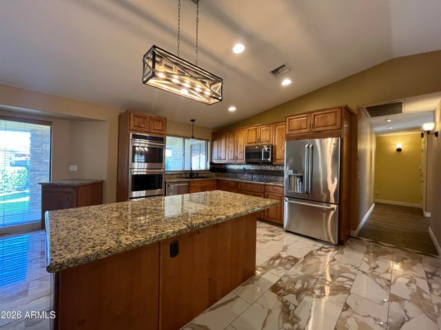 802 E ROBERTS Road, Phoenix, AZ 85022