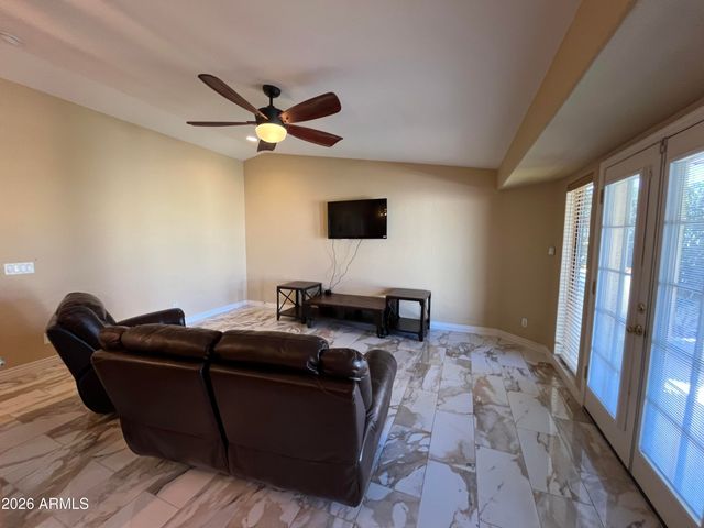 802 E ROBERTS Road, Phoenix, AZ 85022