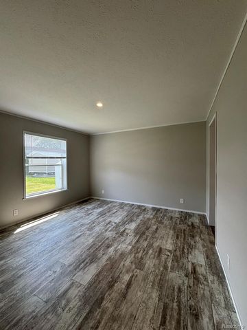 3621 Hawthorne Street, Village Of Clarkston, MI 48348