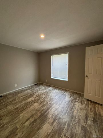 3621 Hawthorne Street, Village Of Clarkston, MI 48348