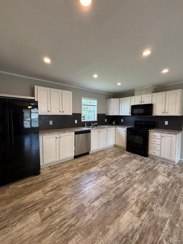 3621 Hawthorne Street, Village Of Clarkston, MI 48348