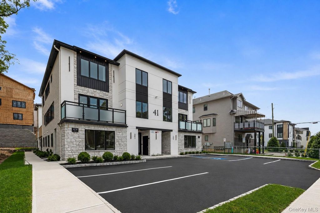 41 Saddle River Road 111, Monsey, NY 10952 — photo 4
