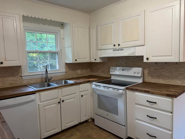 1827 Georgianna Drive, Sumter, SC 29150