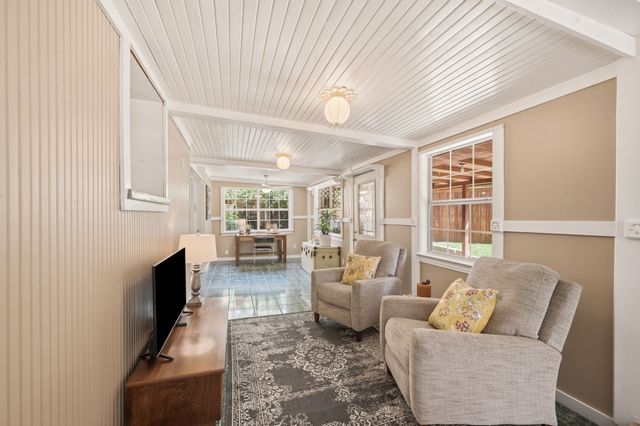 2012 W Lotus Avenue, Fort Worth, TX 76111
