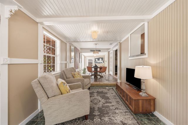 2012 W Lotus Avenue, Fort Worth, TX 76111