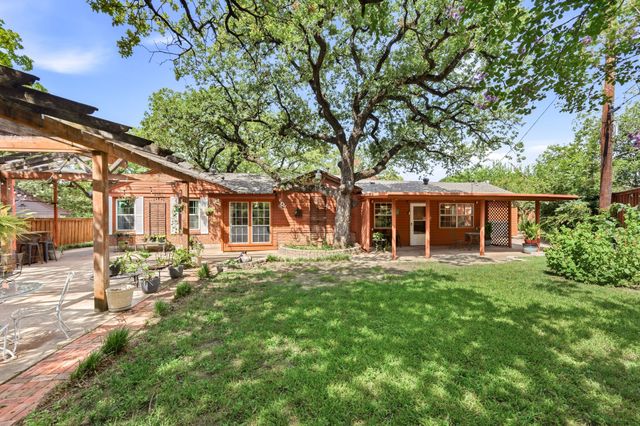 2012 W Lotus Avenue, Fort Worth, TX 76111