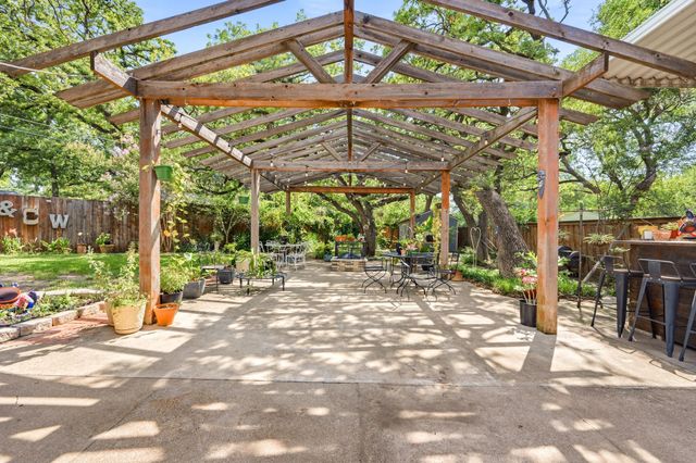 2012 W Lotus Avenue, Fort Worth, TX 76111