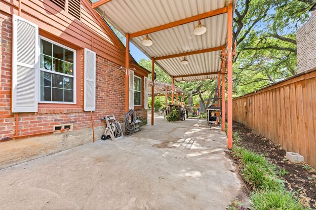 2012 W Lotus Avenue, Fort Worth, TX 76111