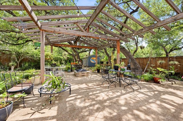 2012 W Lotus Avenue, Fort Worth, TX 76111