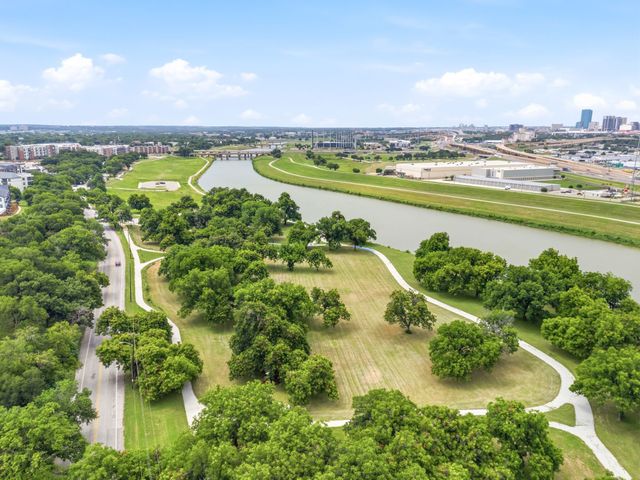 2012 W Lotus Avenue, Fort Worth, TX 76111
