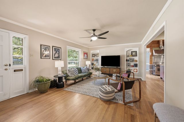 2012 W Lotus Avenue, Fort Worth, TX 76111