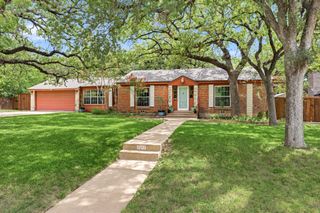 2012 W Lotus Avenue, Fort Worth, TX 76111