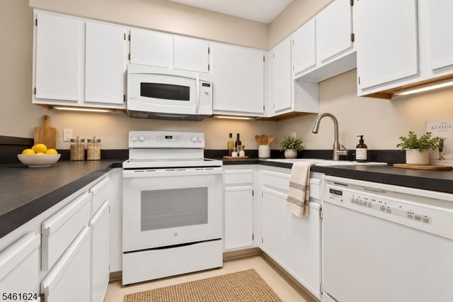 19 Plauderville Ave 208, Garfield City, NJ 07026