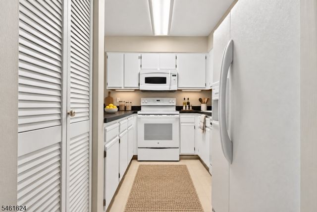 19 Plauderville Ave 208, Garfield City, NJ 07026