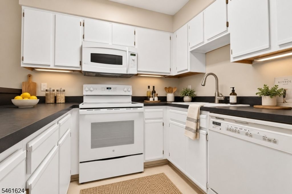 19 Plauderville Ave 208, Garfield City, NJ 07026 — photo 5