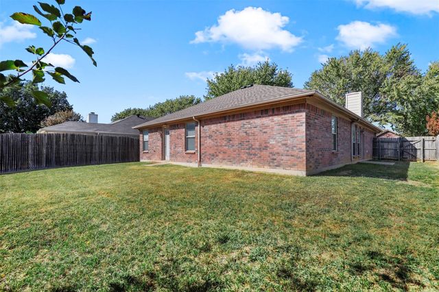 2804 Monthaven Drive, Arlington, TX 76001