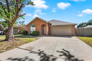 2804 Monthaven Drive, Arlington, TX 76001