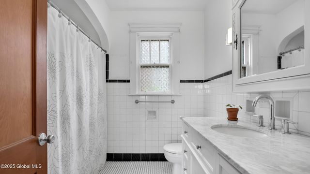 1528 Bouton Road, Troy, NY 12180