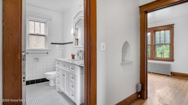 1528 Bouton Road, Troy, NY 12180